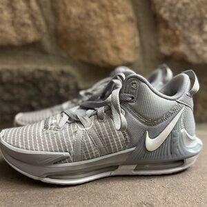 Nike Sabrina basketball shoes - Big Kids or Womens